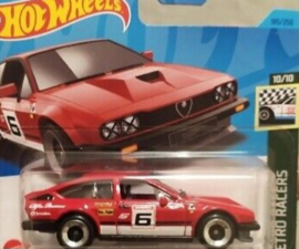 Hot Wheels Alfa Romeo GTV 6 schaal 1 op 64