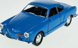 Volkswagen Karmann Gia merk Welly schaal 1 op 34 blauw