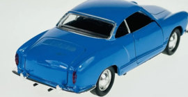 Volkswagen Karmann Gia merk Welly schaal 1 op 34 blauw