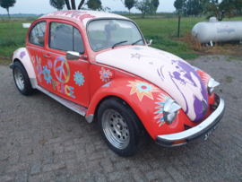 Vrolijke Volkswagen Hippie Kever bj 1975 verkocht