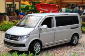 Volkswagen Transporter T6 schaal 1.op 32 met lampen en motorgeluid