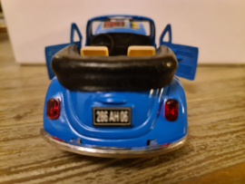 Volkswagen Kever cabrio met friktie motor  schaal 1/32