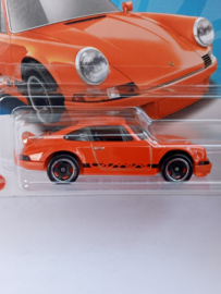Hot Wheels Porsche 911 Carerra 1 op 64