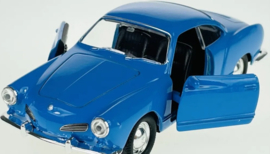 Volkswagen Karmann Gia merk Welly schaal 1 op 34 blauw