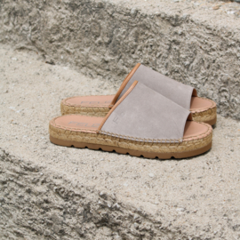 Levi Vaq platte espadrilles in 'Taupe'