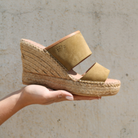 Liv Vaq sleehak espadrilles in 'Khaki'