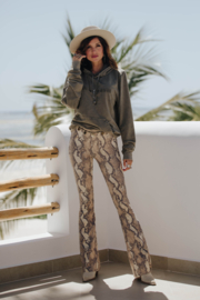 Serpent flared pants in 'Faded Snake'