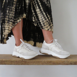 Dacey chunky sneaker in 'Off White'