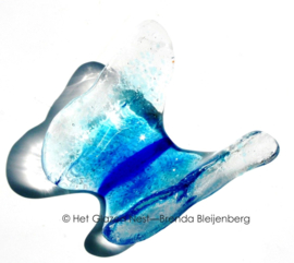 Vlinder in doorzichtig aqua glas