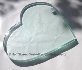 hart in blank doorzichtig glas