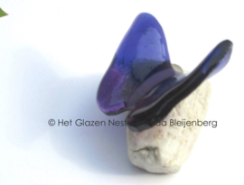 Kleine paarse vlinder van glaskunst