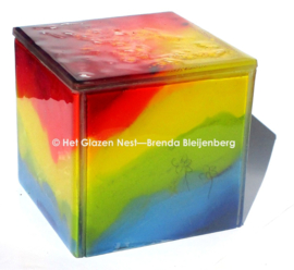 Glaskunst urn in regenboog kleuren