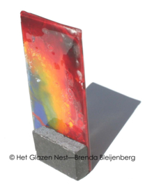 Glaskunst in abstracte regenboog kleuren