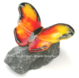 Oranje vlinder van glas als mini urn