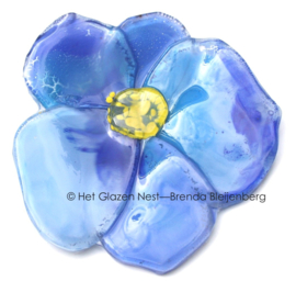 Blauw viooltje in glaskunst