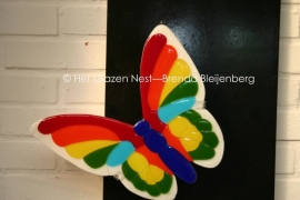 "vlakke" vlinder in kleuren van de regenboog