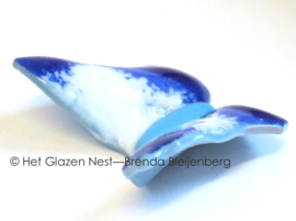Glazen vlinder in blauw en witte kleuren