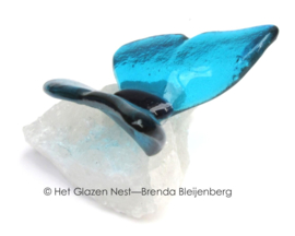 kleine vlinder op bergkristal