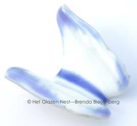Witte glas vlinder met lavendel randen