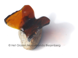 Glazen vlinder in okergeel en bruin
