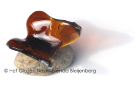 Glazen vlinder in okergeel en bruin