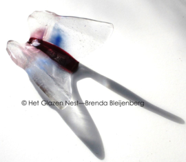 Vlinder in lichtdoorlatend glas