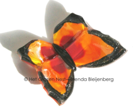 Vlindertje in oranje glas met zwarte randen