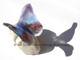 Kleine paarse vlinder van glaskunst