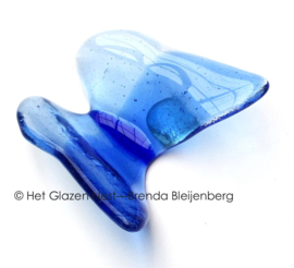 Glazen vlinder in zachtblauw