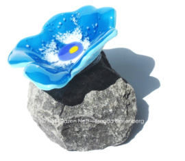 Blauwe bloem in glaskunst