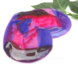 Hart van glaskunst in paars en roze