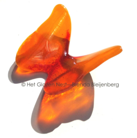 Vlinder in rustig oranje glas