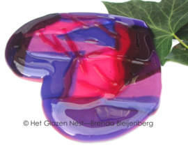 Hart van glaskunst in paars en roze