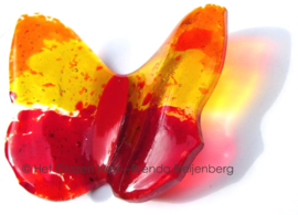 Glaskunst vlinder in oranje en rode kleuren