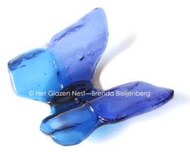 Glazen vlinder in paars en lavendel kleuren