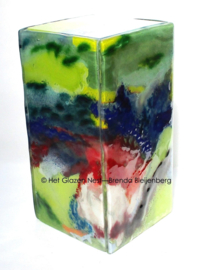 Glazen urn in pastel kleuren