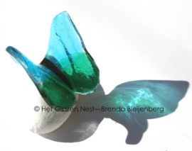 Vlinder in rustig zeegroen glas