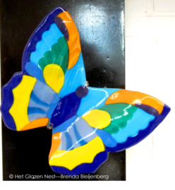 grote vlinder in geel en blauw