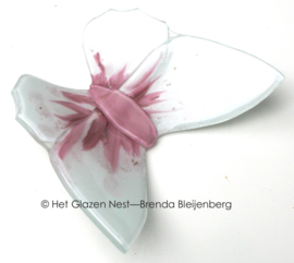 Witte glas vlinder met roze accenten