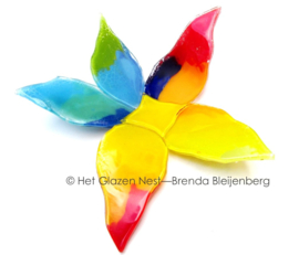 Glazen bloem in regenboogkleuren