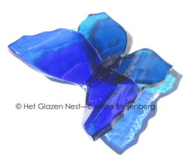 Blauwe glazen vlinder met spitse vleugels
