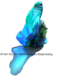 Glazen water tegen steen