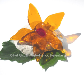 Oranje bloem in glaskunst