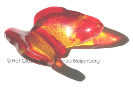 Glazen vlinder in rood en oranje kleuren