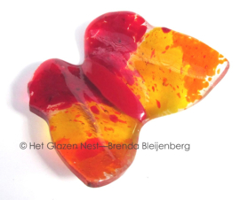 Glaskunst vlinder in oranje en rode kleuren