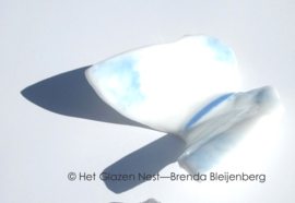 Witte vlinder met aqua accenten