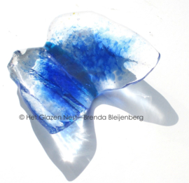 Vlinder in blank en blauw glas