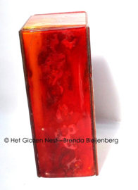 Glazen urn in rood en geel