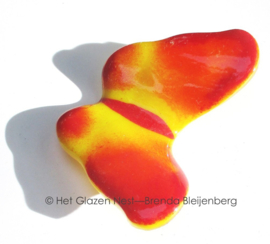 Oranje glazen vlinder met roze accenten