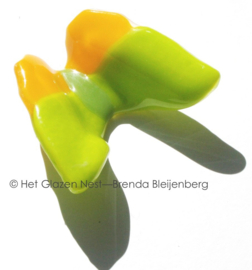 Kleine glas vlinder in groen en geel